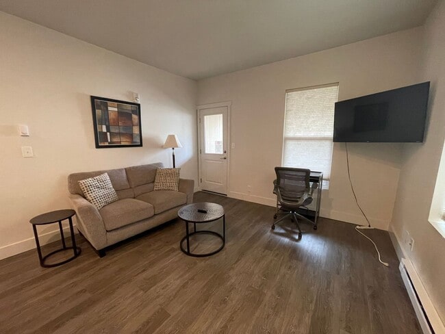Building Photo - FURNISHED 1 BEDROOM 1 BATH APARTMENT  - BREMERTON
