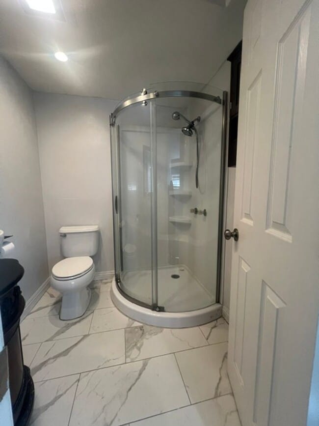 Building Photo - Charming Winnetka Studio (ADU)! Laundry In Unit!