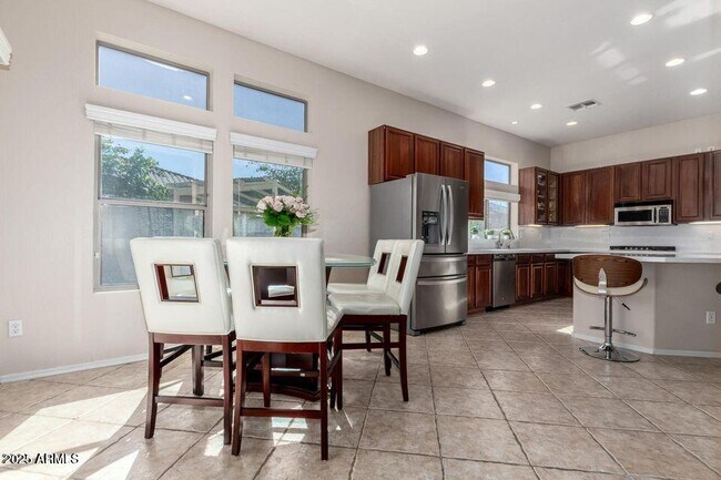 Building Photo - 10511 W Villa Hermosa
