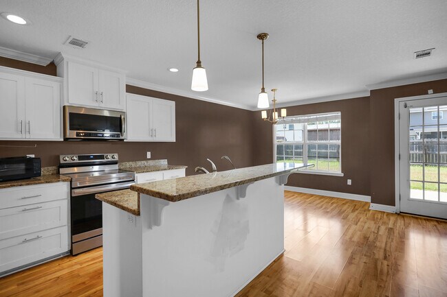 Building Photo - 721 Highgrove Ct