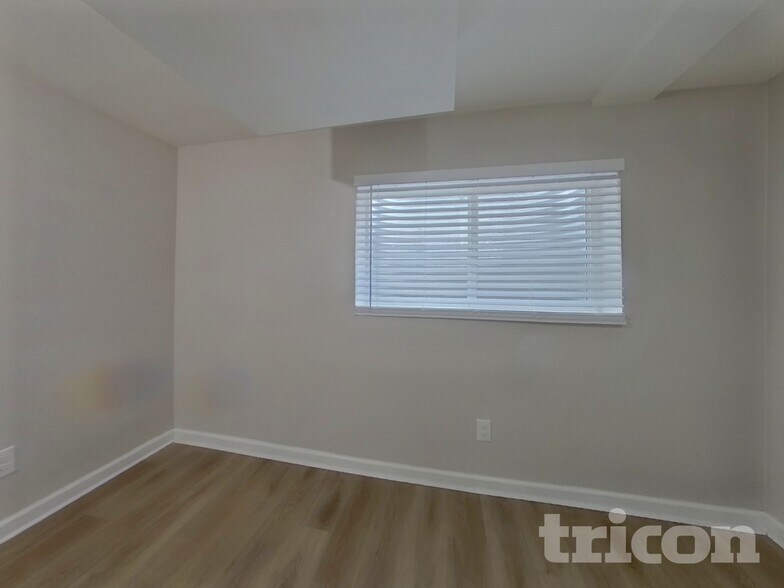 Building Photo - 21490 E Aberdeen Dr