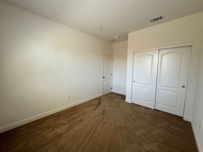 Building Photo - Beautiful Newer Rice Ranch Single Story Ho...