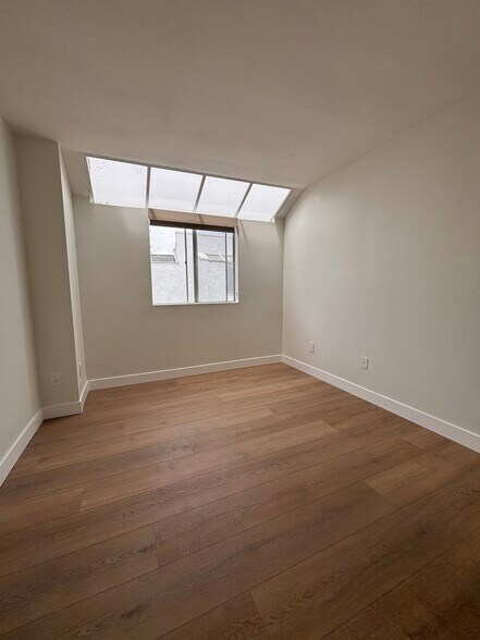 Building Photo - 501 Herondo St