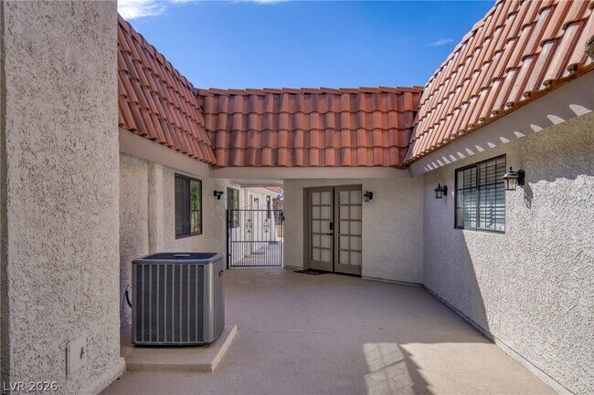 Building Photo - 4045 W Mardon Ave