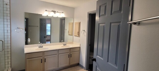 Building Photo - 4 Bedroom Home in Cibolo