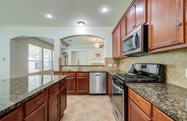 Building Photo - 7814 Heron Lakes Dr