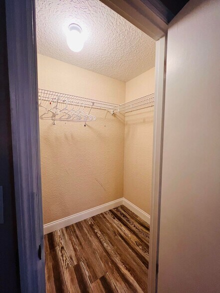 Building Photo - 19 Clarendon Ct S