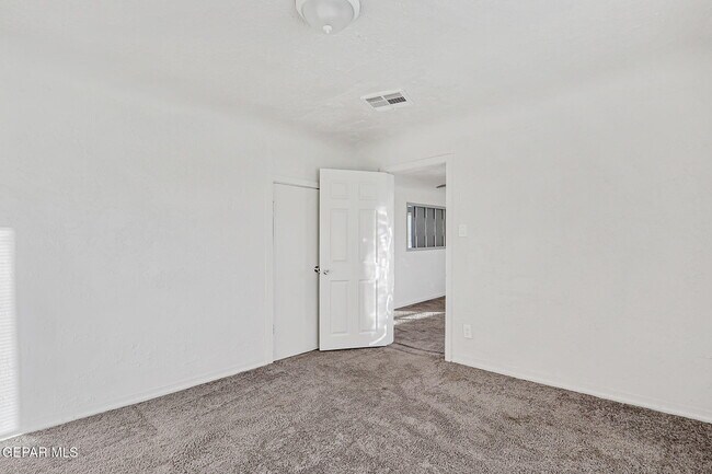 Building Photo - 580 Chula Vista St