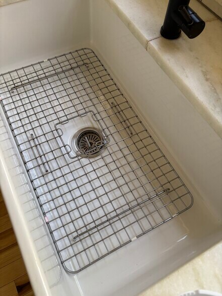 farmhouse sink - 127 Shelburne Rd