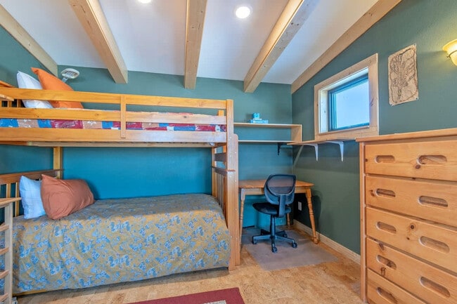 Building Photo - 5077 Pine Dr