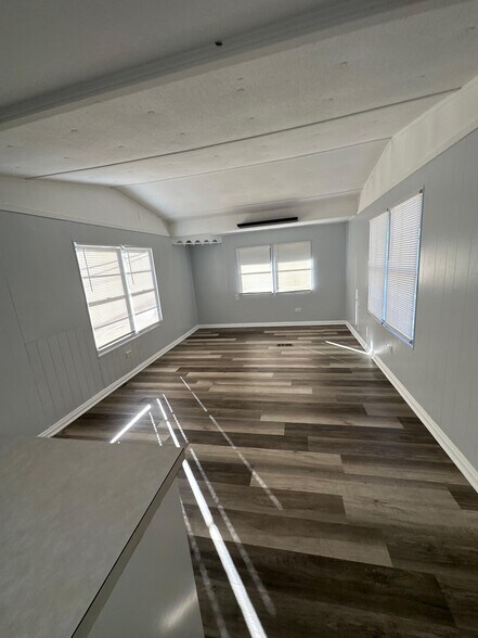 Building Photo - 7663 Bentwillow Dr