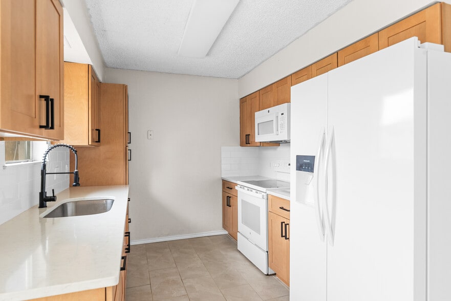 Building Photo - 4014 Richwood Cir