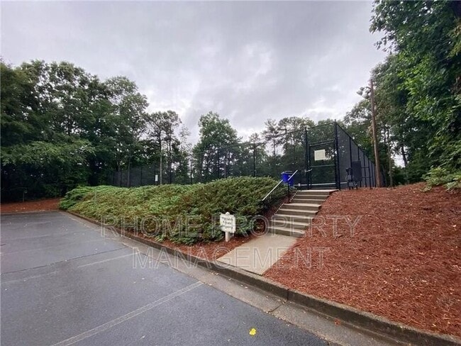 Building Photo - 1418 Highland Bluff Dr S E