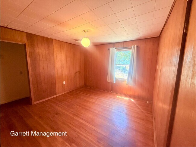 Building Photo - 1217 Barnes St