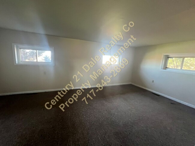 Building Photo - 3 Bedroom in Red Lion Schools with a 1 Car...