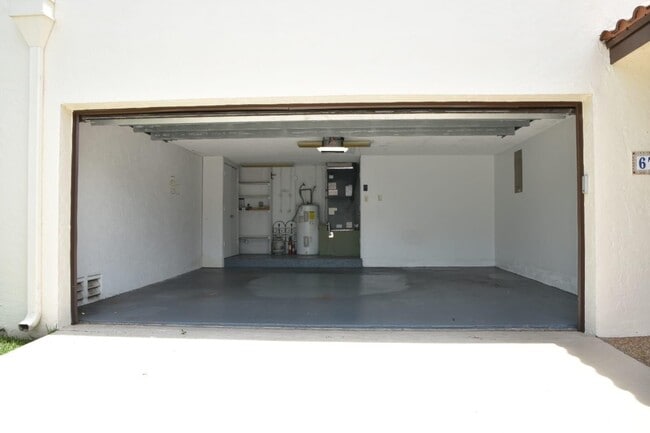 Building Photo - 6735 Lago Vista Terrace