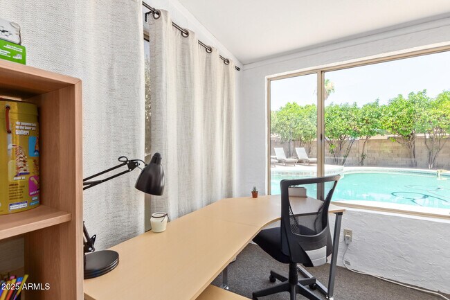 Building Photo - 2118 E Pebble Beach Dr