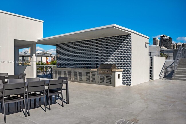 Building Photo - 529 SW 11th St