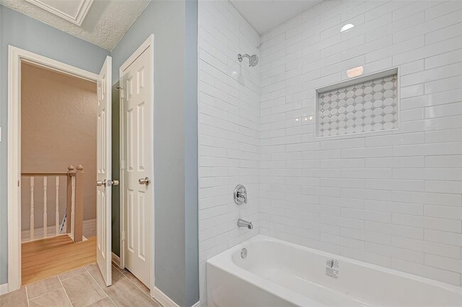 Building Photo - 318 Pine Manor Dr