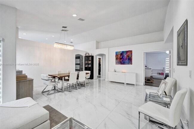 Building Photo - 4955 SW 33rd Ave