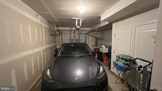 Building Photo - 11 Sidney Ln