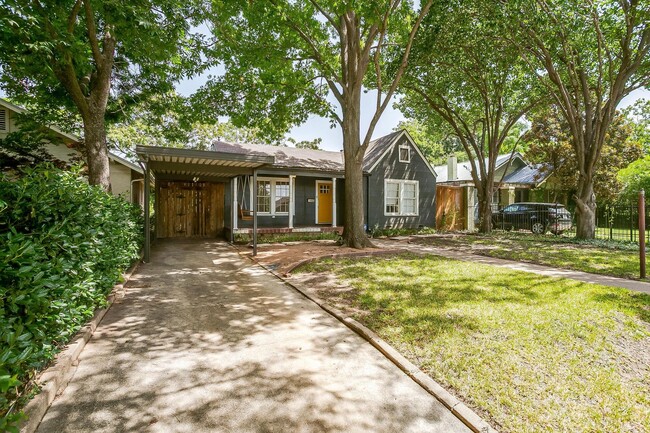 Building Photo - Arlington Heights Bungalow