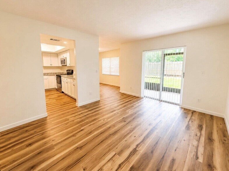 Building Photo - 411 Banana Cay Dr