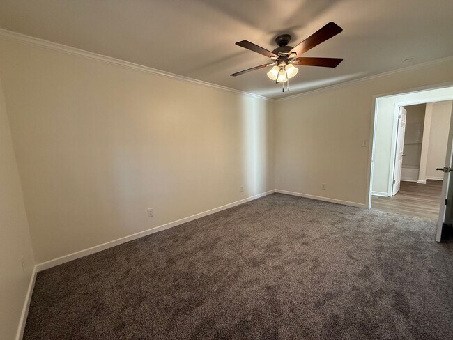 Building Photo - Newly renovated 3 Bedroom 3 Bathroom Home ...