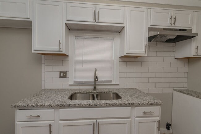 Building Photo - Updated 1 Bed/1 Bath Cottage in Harrisburg Neighborhood - Close to Downtown and Medical District