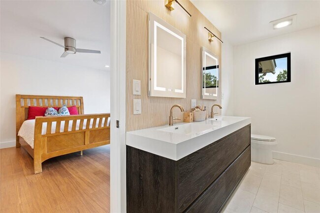 Building Photo - 7903 Entrada Cove