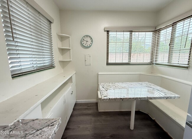 Building Photo - 58 W Encanto Blvd