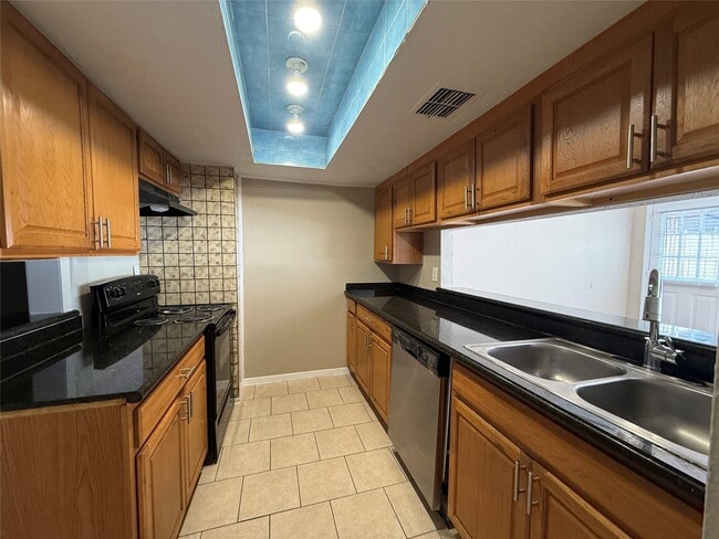 Building Photo - 12875 High Star Dr