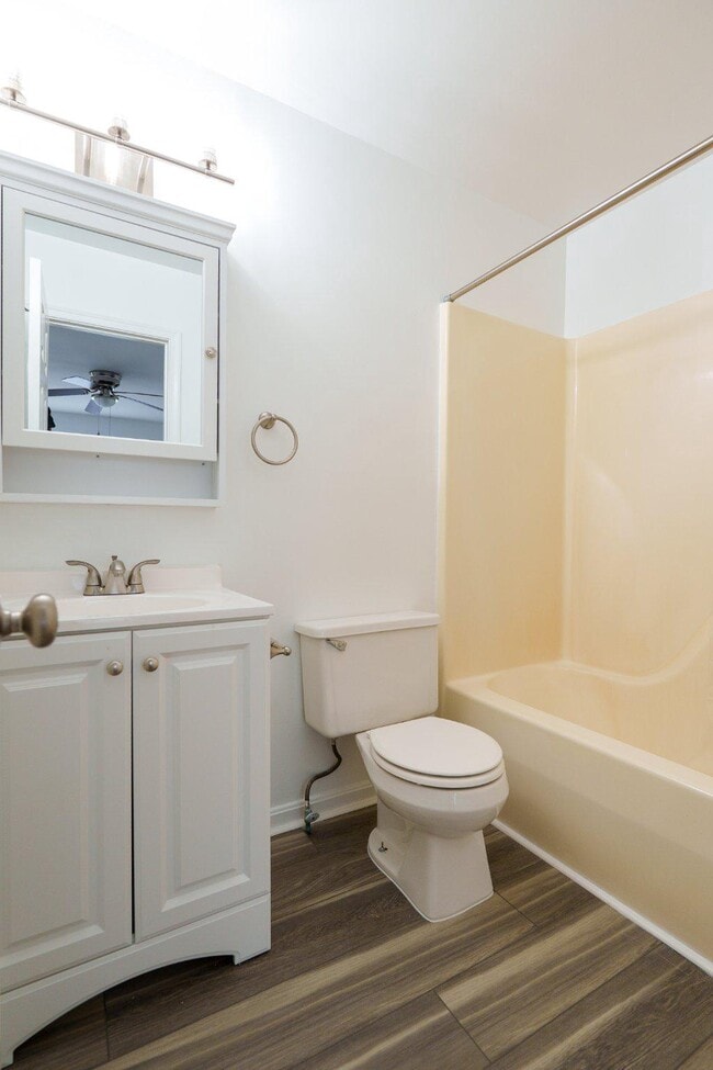 Building Photo - 829 Shore Dr