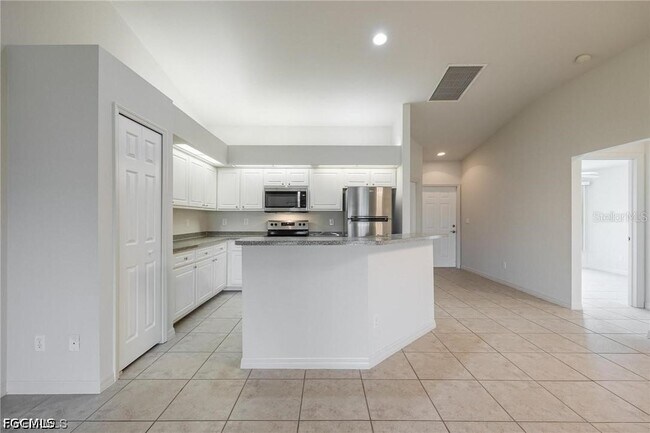 Building Photo - 4522 SW 7th Pl