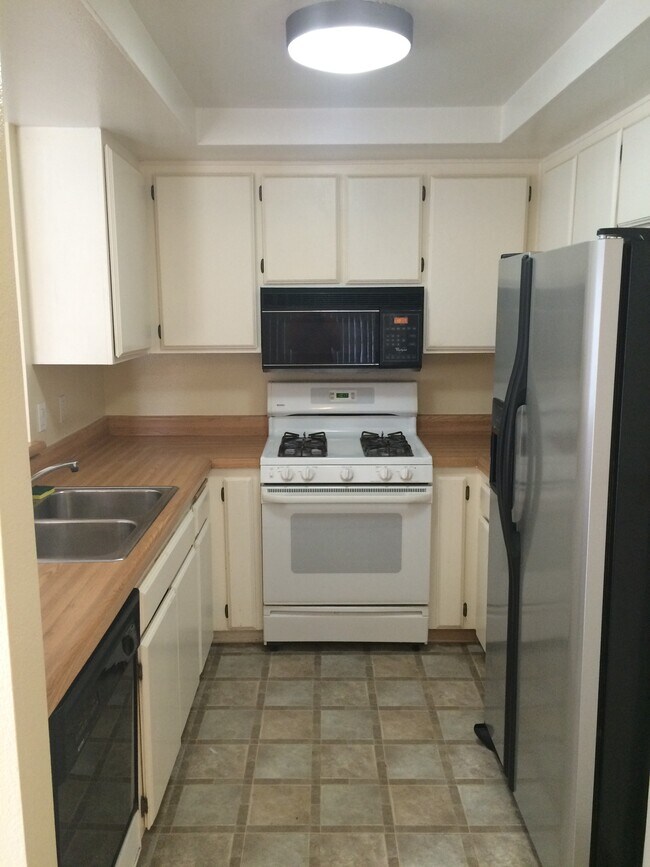 Building Photo - 779 Brookstone Rd