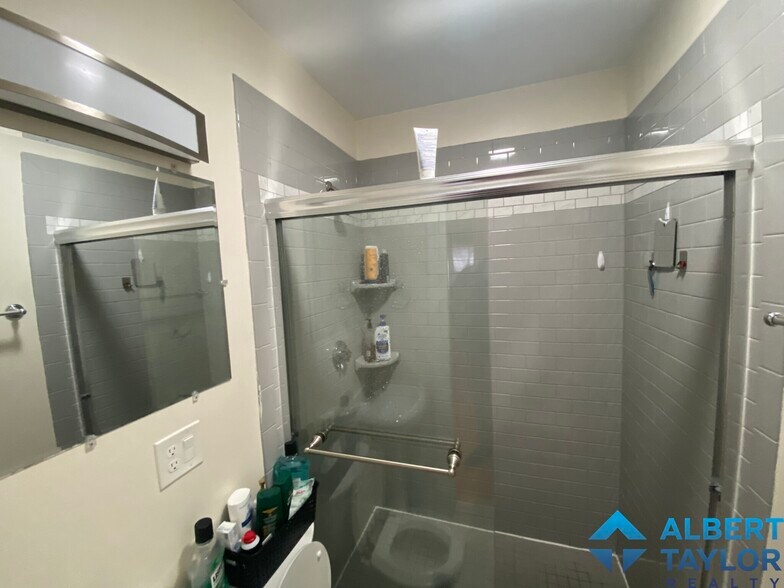 Building Photo - 8 Sawyer Ter