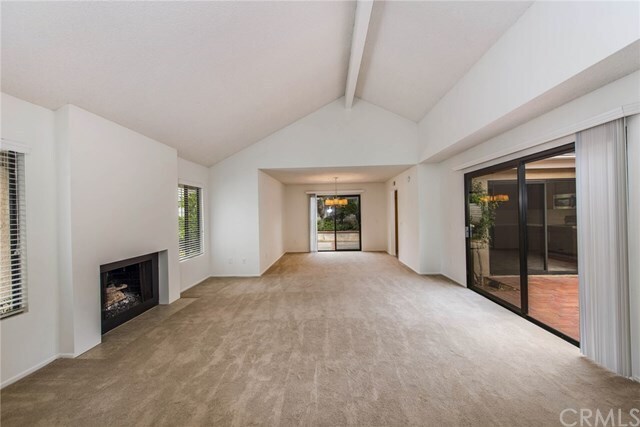 Building Photo - 12 Foxglen