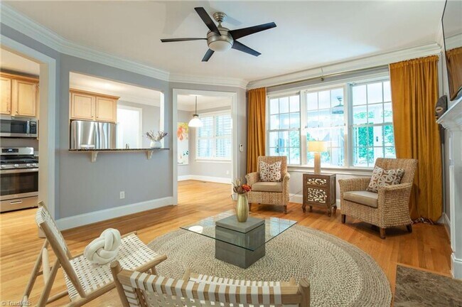 Building Photo - Spacious 4 Bedroom in Lake Jeanette - Larg...