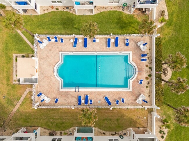 Building Photo - 1st Floor Oceanfront Condo