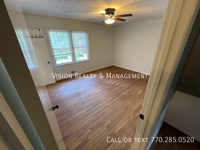 Building Photo - 117 Bascomb Dr