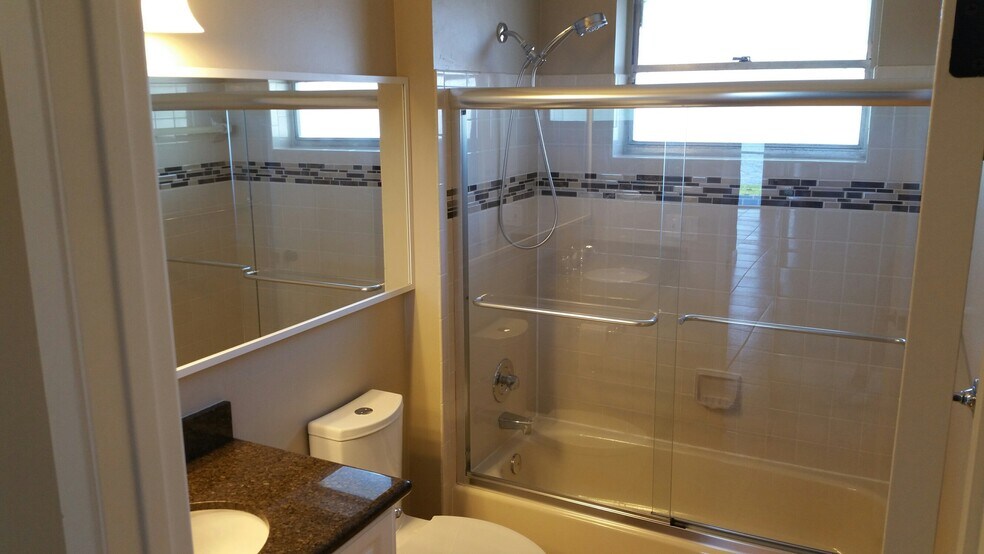 Building Photo - 508 Woodgate Cir