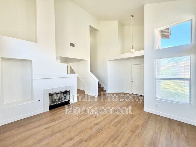 Building Photo - 15854 Pampas Ct