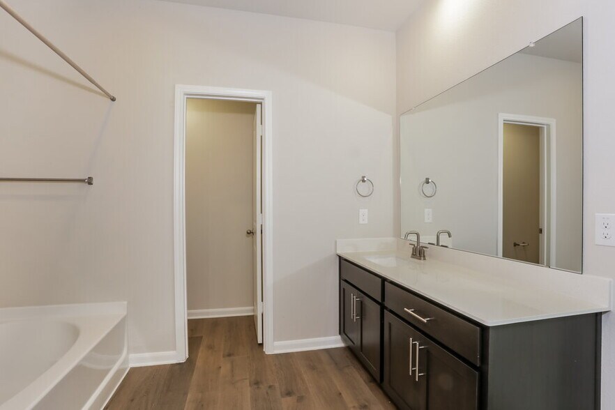 Building Photo - 1447 Reiner Dr