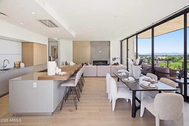 Building Photo - 4849 N Camelback Rdg Dr