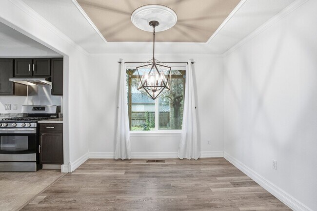 Building Photo - 10931 SE Henderson Dr