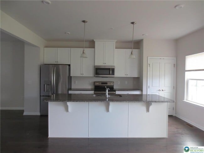 Building Photo - 2407 Cook Dr