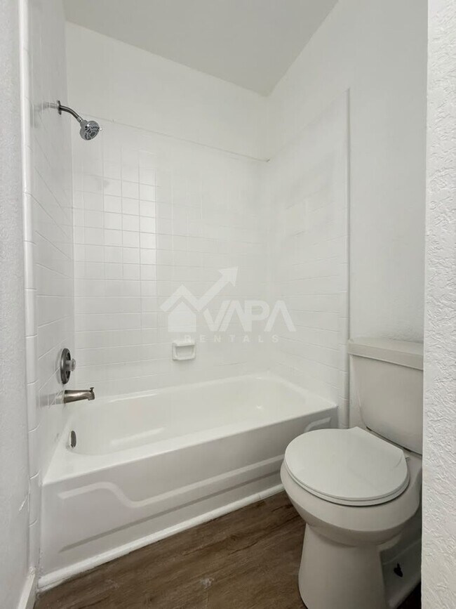 Building Photo - 918 Spring Knoll
