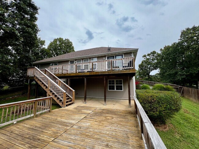 Building Photo - beautiful updated large home
