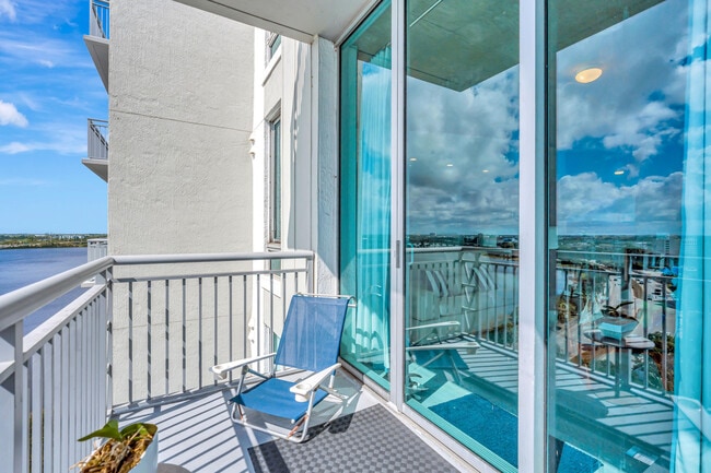 Building Photo - 300 S Australian Ave