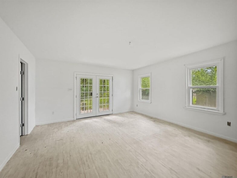Building Photo - 5156 Linden St